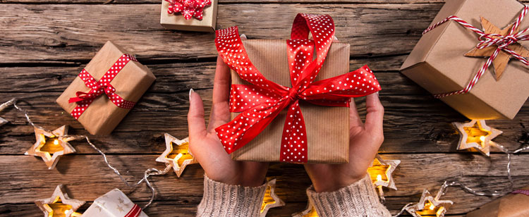 چه هدیه ای بخریم بهترین هدیه برای عزیزانمان