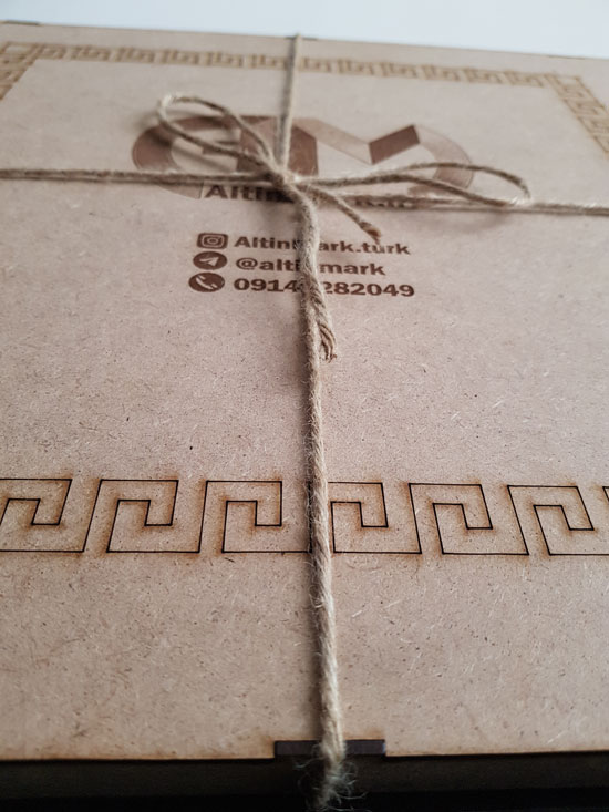 ساعت دیواری طرح جدید جنس چوبی مناسب اتاق نشیمن در دو طرح