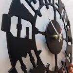 ساعت دیواری رنگ مشکی لوکس با طرح اعداد بزرگ