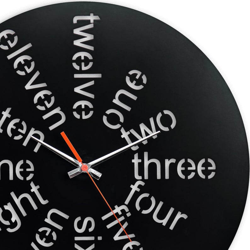 ساعت دیواری مشکی با نوشته اعداد جنس گلس (شیشه نشکن)