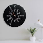 ساعت دیواری مشکی با نوشته اعداد جنس گلس (شیشه نشکن)