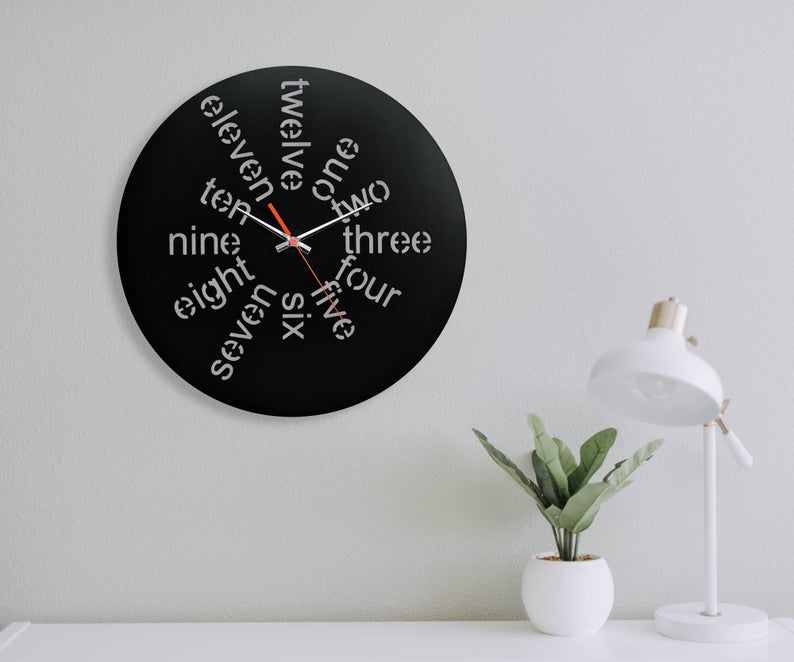 ساعت دیواری مشکی با نوشته اعداد جنس گلس (شیشه نشکن)