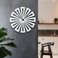 ساعت دیواری سفید چوبی