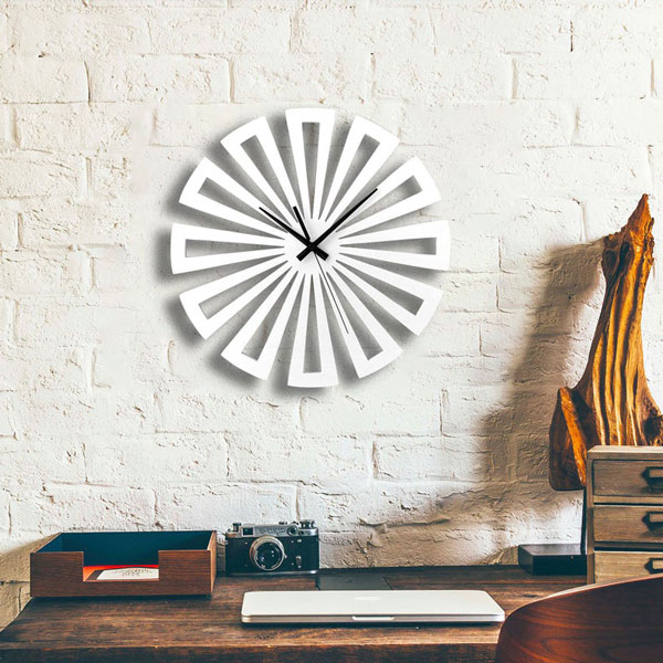 ساعت دیواری مدل چرخی چوبی در سه رنگ مختلف