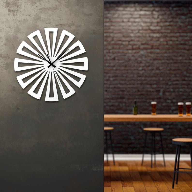 ساعت دیواری مدل چرخی چوبی در سه رنگ مختلف