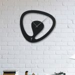 ساعت دیواری اورانوس با رنگ مشکی از جنس شیشه نشکن (پلکسی گلاس)