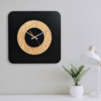 ساعت دیواری سیاه چوبی