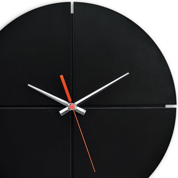 ساعت دیواری مدل بلک فور با رنگ مشکی و طراحی زیبا