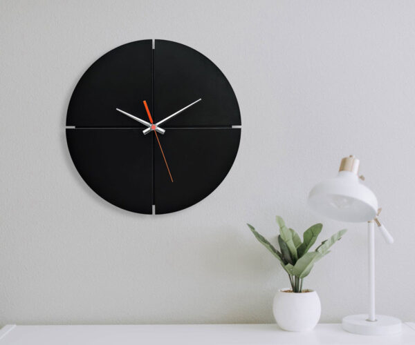 ساعت دیواری مدل بلک فور با رنگ مشکی و طراحی زیبا