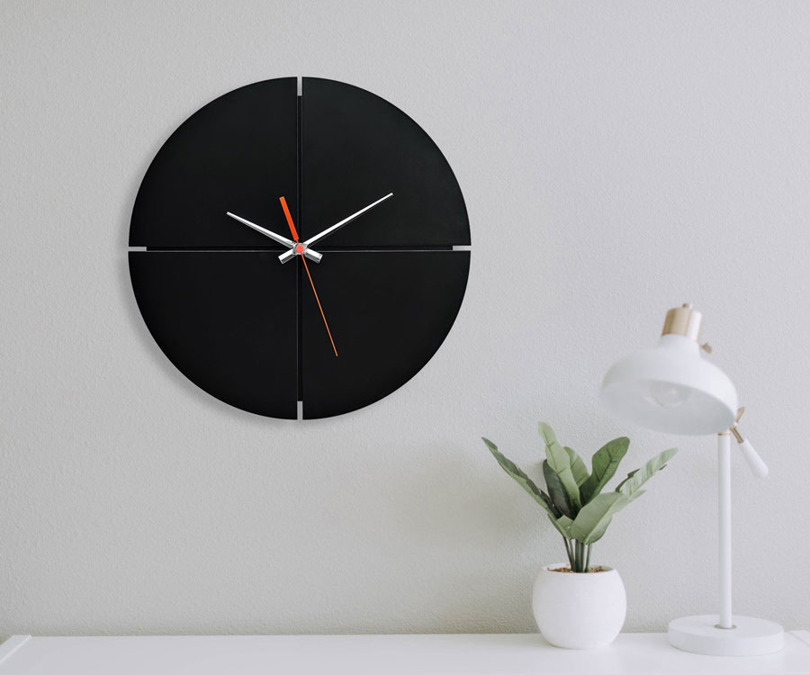 ساعت دیواری مدل بلک فور با رنگ مشکی و طراحی زیبا