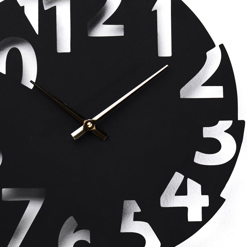 ساعت دیواری طرح جدید و با دو رنگ و در دو جنس مختلف