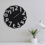 ساعت دیواری طرح جدید و با دو رنگ و در دو جنس مختلف