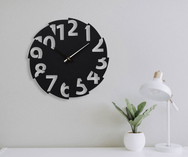 ساعت دیواری طرح جدید و با دو رنگ و در دو جنس مختلف