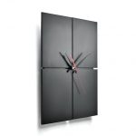 ساعت دیواری مدل Black hole با رنگ مشکی و طراحی زیبا