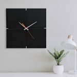 ساعت دیواری مدل Black hole با رنگ مشکی و طراحی زیبا