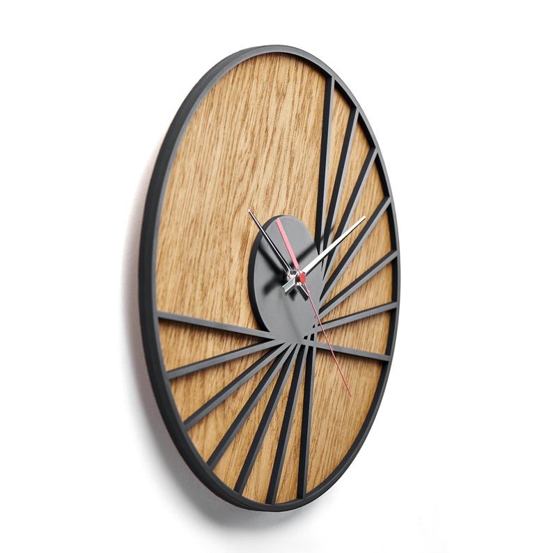 ساعت دیواری مدل Bat با طرح چوبی و جنس چوبی MDF