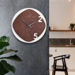 ساعت دیواری طرح جدید جنس چوبی مناسب اتاق نشیمن در دو طرح