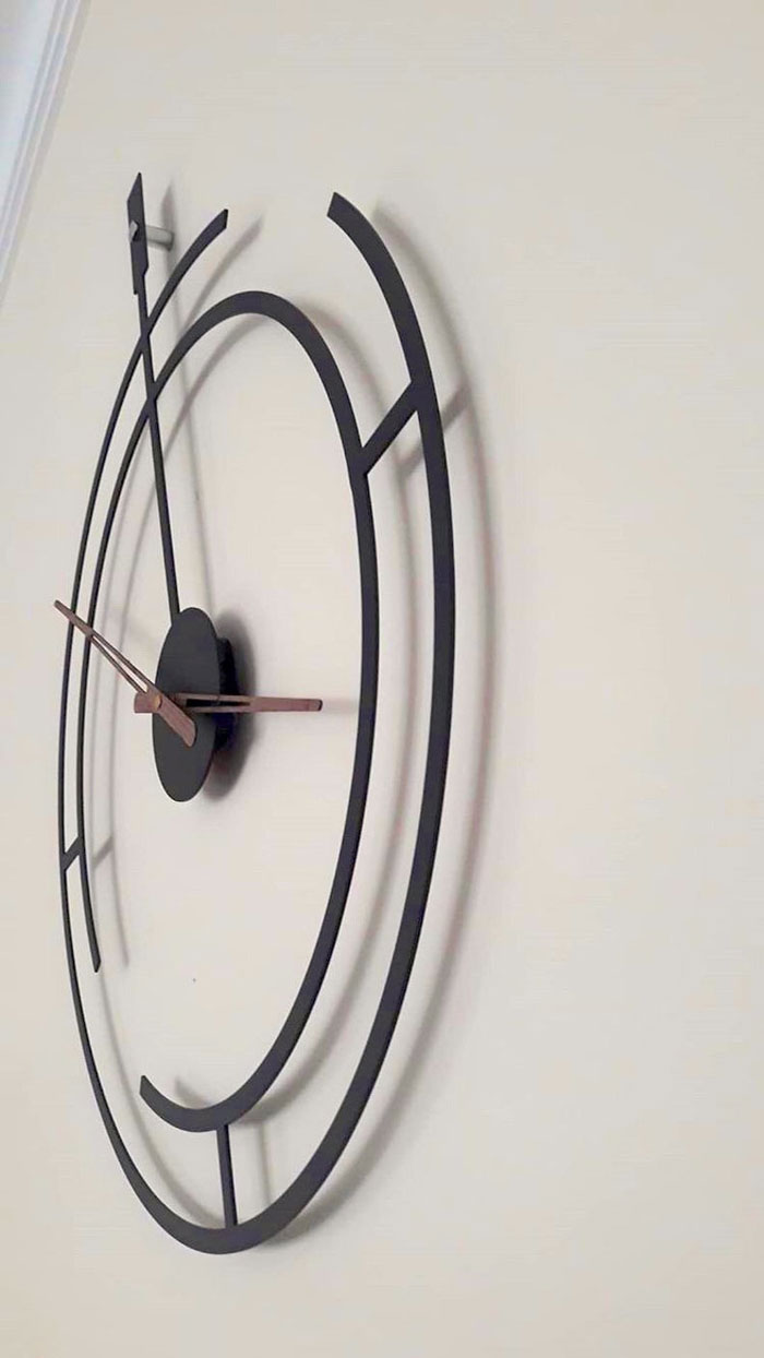 ساعت دیواری با طرح مدرن مینیمالیستی 2022