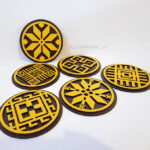 زیر لیوانی طرح سنتی با نقوش ورنی جنس چوبی