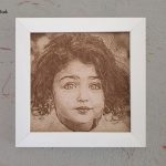 تابلو حکاکی چهره روی چوب با قاب دور و باکس چوبی 1400