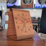 ساعت رومیزی مدل Simple با طرحی ساده و با تنوع رنگ