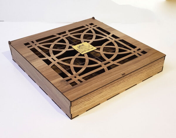 جعبه آجیل و شکلات مناسب هدیه با تنوع رنگ و طرح