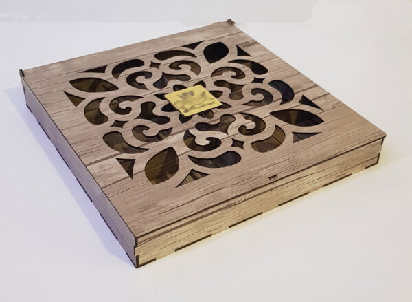 جعبه آجیل و شکلات مناسب هدیه با تنوع رنگ و طرح