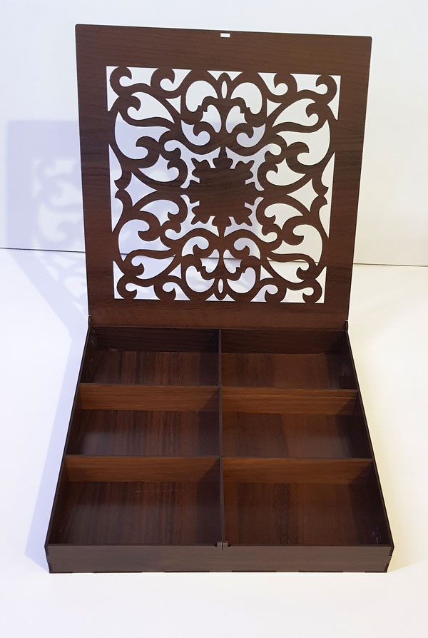 جعبه آجیل و شکلات مناسب هدیه با تنوع رنگ و طرح