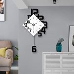 ساعت دیواری مدل saloviya با ترکیب رنگ مشکی و سفید