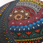 دیوارکوب سفالی بشقاب طرح هزار و یک رنگ